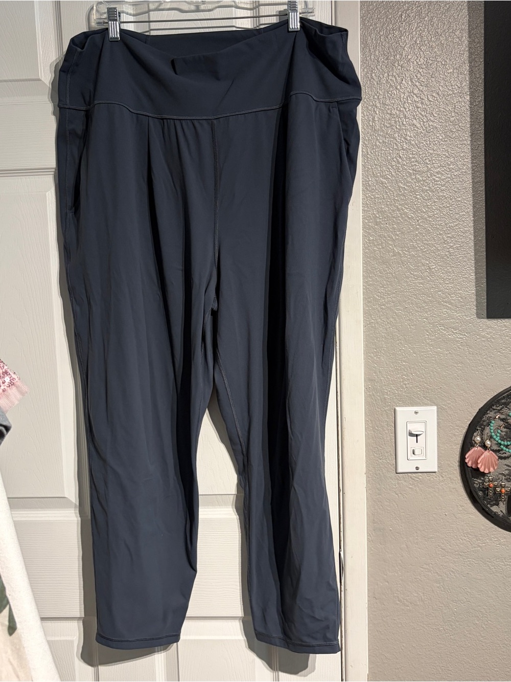 Athleta Elation Pant Women’s Size 2x dusty blue athletic bottoms with pockets